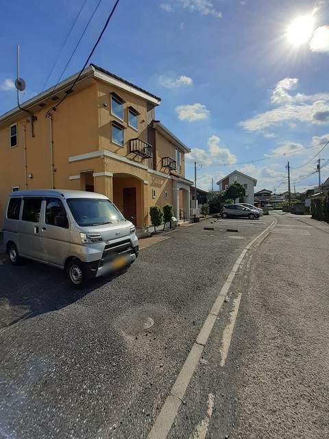 レジデンスリトルガーデンの駐車場