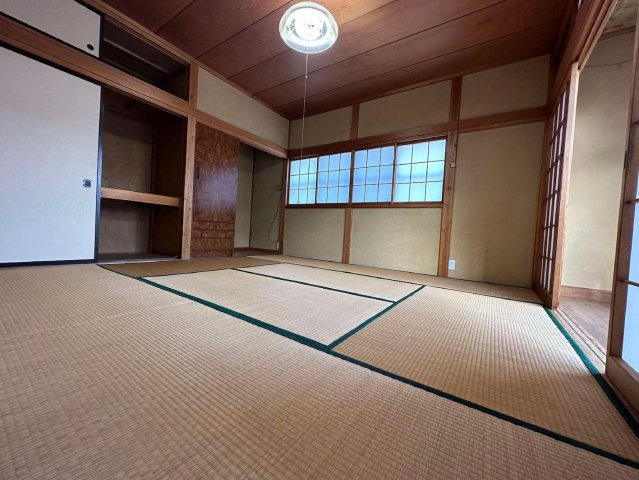 想定年間賃料　62.4万　想定利回り11.34％　木造の和室
