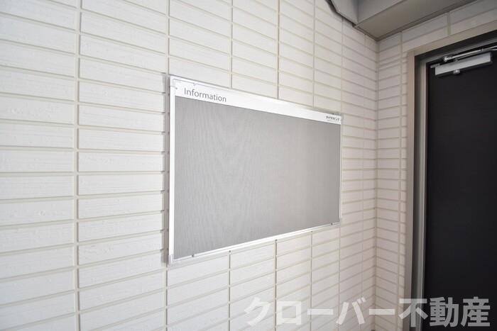 ライジング サンのエントランス|お知らせ板