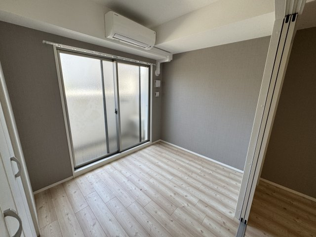 ウインズコート緑地パークの洋室