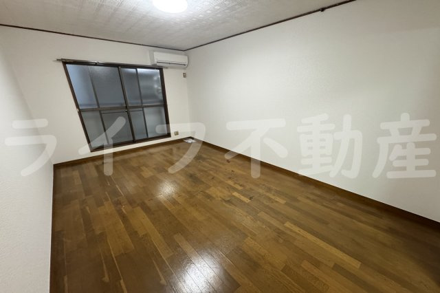 コーポ司Ⅱの居間・リビング|ゆったりとした居間です
