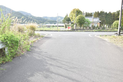 【前面道路含む現地写真】 | 鹿屋市郷之原町　売地 | 北東側