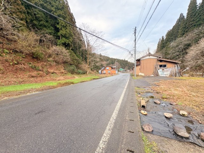 【前面道路含む現地写真】 | 東蒲原郡阿賀町綱木　4LDK