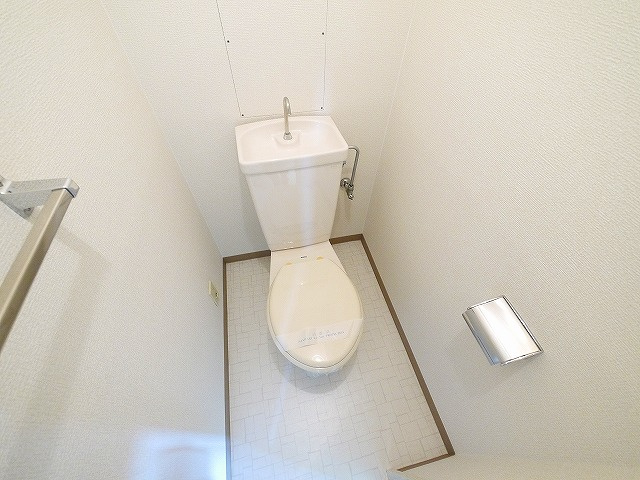 サンプラザ南京終のトイレ|コンパクトで使いやすいトイレです