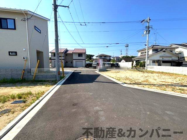 松山市森松町の売地の前面道路含む現地写真|前面道路含む現地写真です