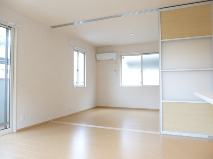 チャコールハウスの居間・リビング