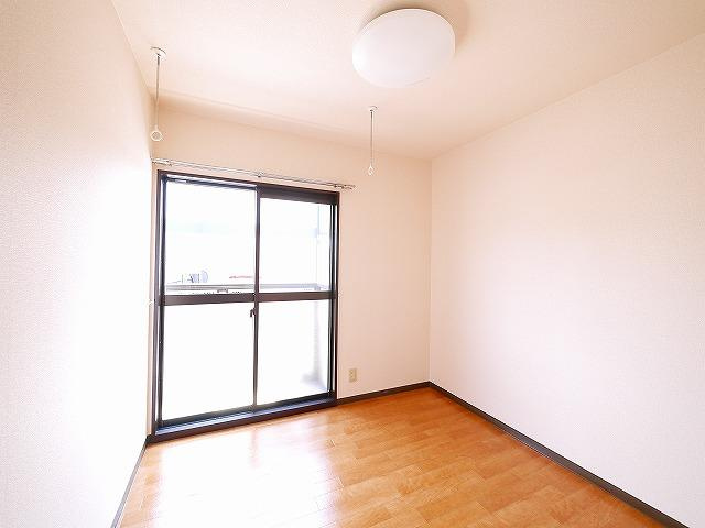 パストラル（額田部北町）の洋室|使い勝手のいい洋室です