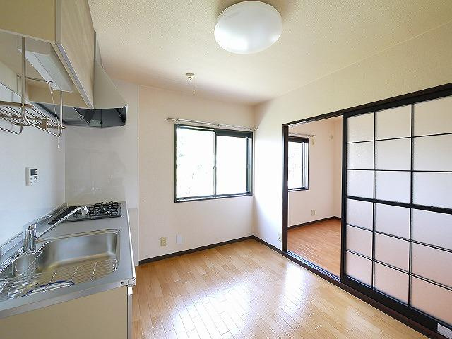 パストラル（額田部北町）の居間・リビング|使いやすい居間です