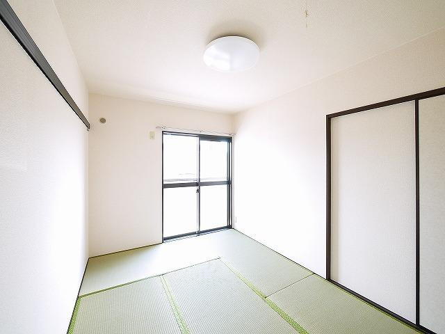 パストラル（額田部北町）の寝室|明るい和室です