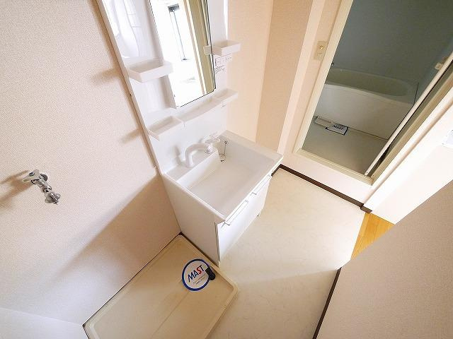 パストラル（額田部北町）の洗面所|脱衣スペースもあります
