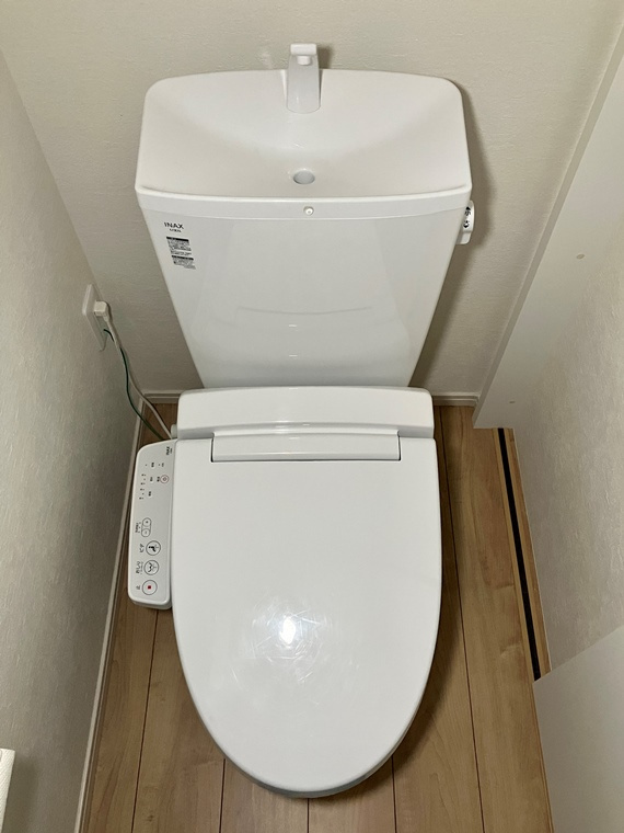 西平井戸建のトイレ