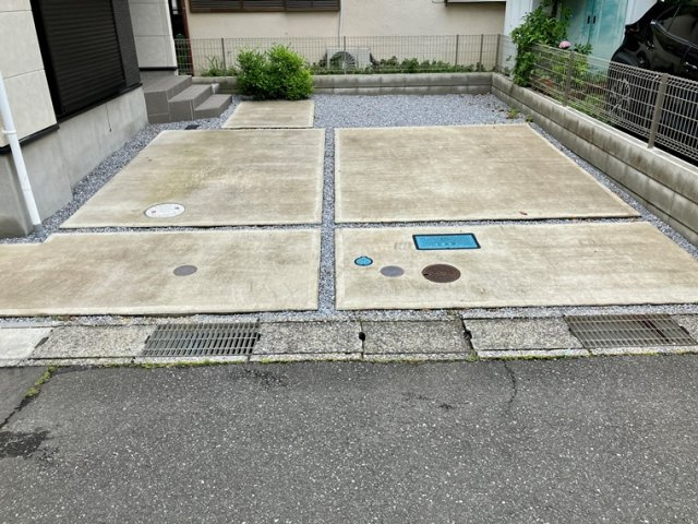 西平井戸建の駐車場
