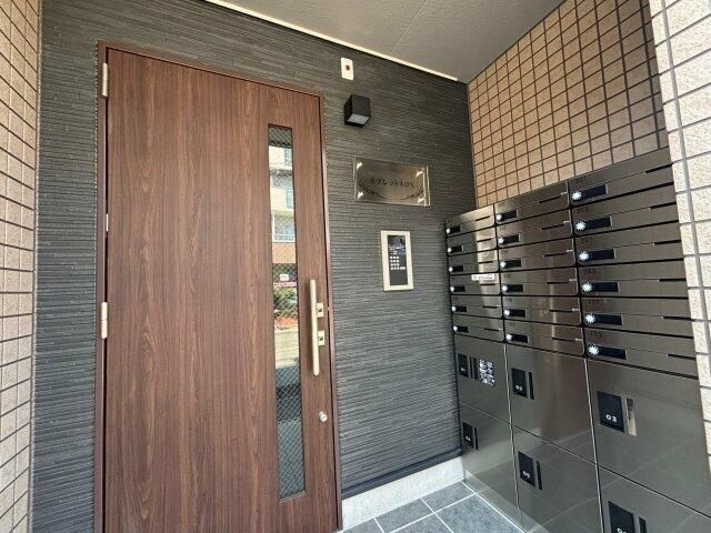 カプレットネロＮのエントランス