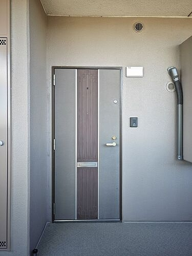 ライオンズマンション三好ヶ丘の玄関