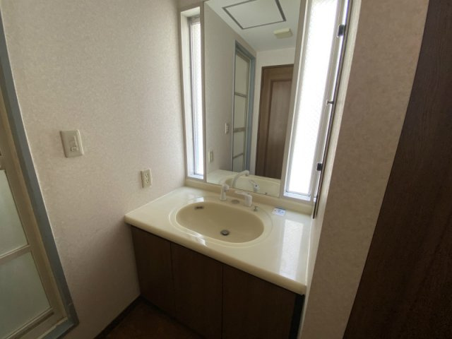 ハイツ東戸塚Ⅱ　Ｂ棟の洗面所|コンパクトで使いやすい洗面所
