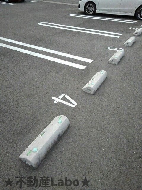 フレグランスの駐車場