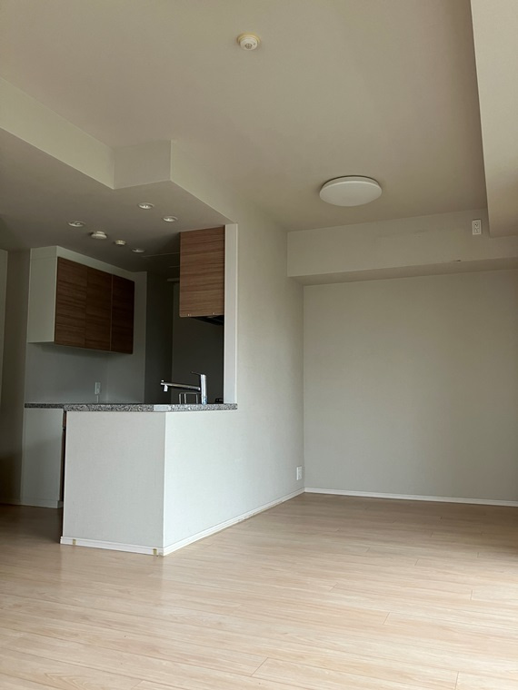 プラウド宮前平トレサージュの居間・リビング