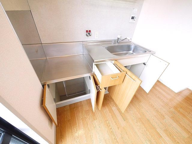 プレミール深田のキッチン|収納のためのスペースです