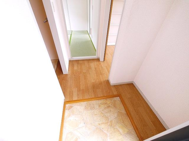 プレミール深田の玄関|ゆったりとした玄関です