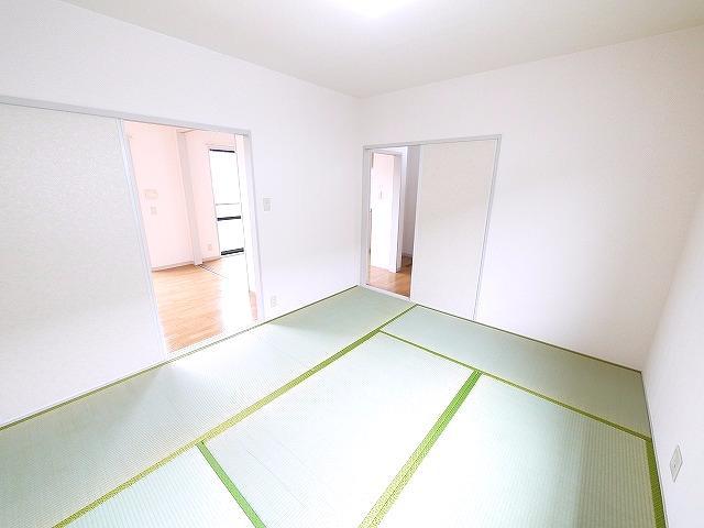 プレミール深田の寝室|柔らかい畳が心地よい和室