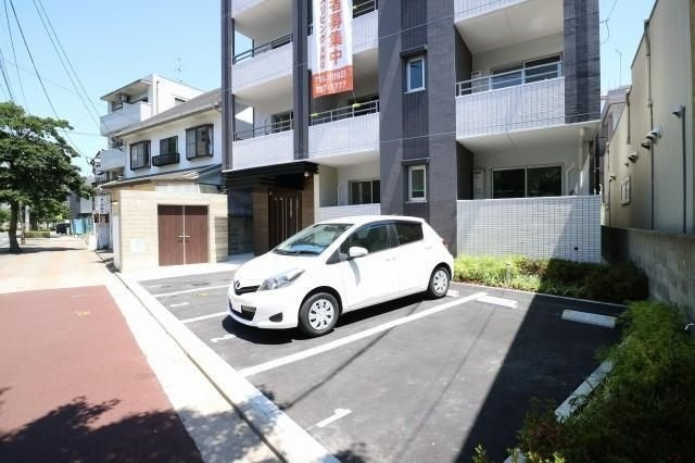 ルーチェ平尾の駐車場