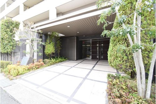 熊本市中央区菅原町の賃貸マンションのエントランス