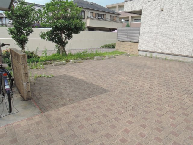 グランシャルムの駐車場