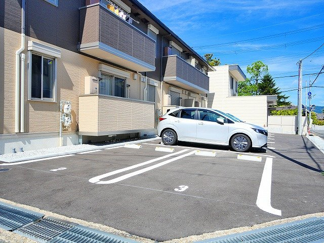 Maison de Pino（メゾン ド ピノ）の駐車場