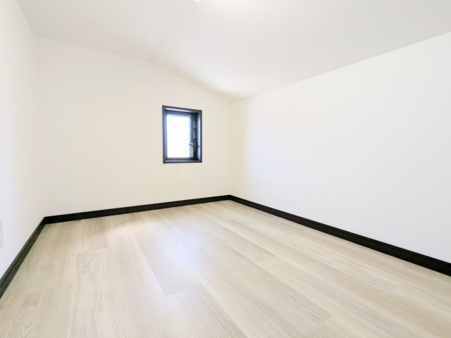 葛飾区水元２丁目の戸建の収納|～小屋裏収納写真～