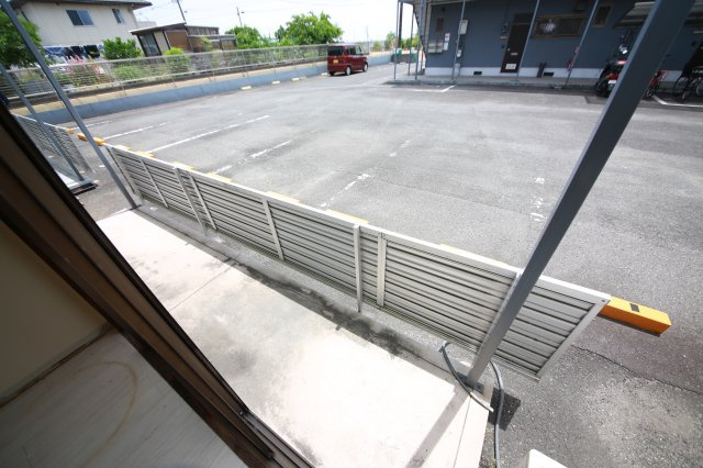サンハイツ長根Bの駐車場