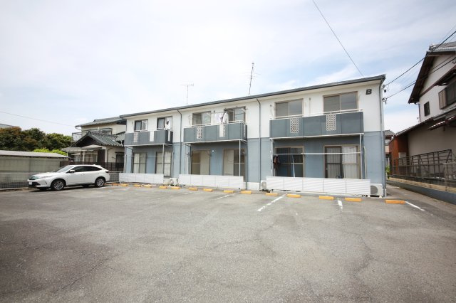サンハイツ長根Bの駐車場