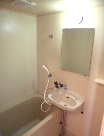 ガーデン関口の浴室