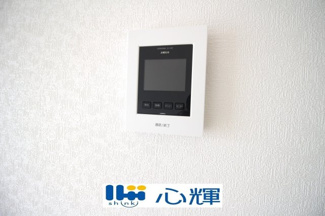 【セキュリティ】 | クレイドルガーデン山口市阿知須　第８（１号棟） | 玄関にはＴＶモニター付きインターホン（カメラ）が標準設置。セキュリティも安心です。

