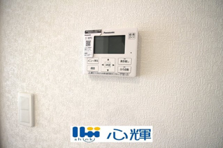 【設備】 | クレイドルガーデン山口市阿知須　第８（１号棟） | 給湯器リモコンです。お風呂のお湯はりや追い炊きが簡単にできます。
