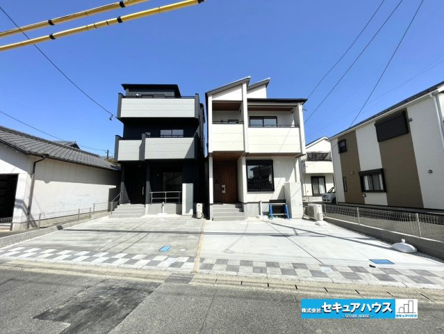 【本日ご案内可能】安城市安城町名広　全2棟の外観|【現地外観写真】
◆完成済！本日ご案内可能♪
◆駐車並列2台可能！オプション工事でカーポート設置などいかがでしょうか。その他にも、フェンスなどの「オプション工事」もご提案いたします♪　　　　　　　　　