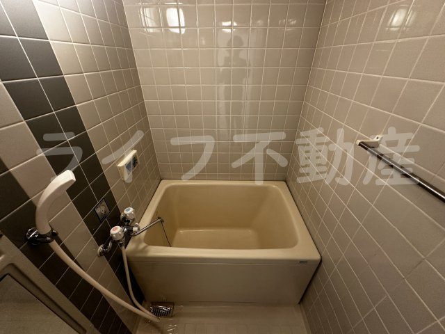 シロハイヌ吉田の浴室|コンパクトで使いやすいお風呂です