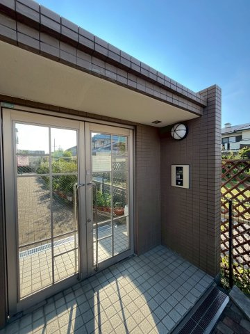 サニーコート鳳南のエントランス