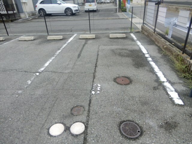 ジュネスの駐車場