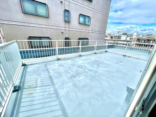 伊藤第二ビルのバルコニー