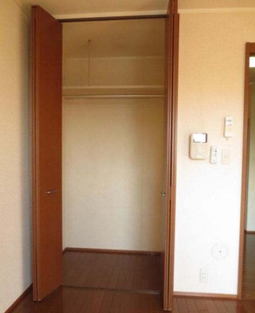 ソレイユの収納|奥行きのあるクロゼット