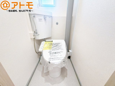 【トイレ】 | 春日マンションB棟 | 年代を問わず使いやすい洗浄機能付きのトイレ♪肌への負担をも減らせるのでお子様の敏感なお肌も安心！