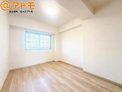 【寝室】 | 春日マンションB棟 | 毎日すごす部屋の広さや陽当りも気になるポイントですね！現地で体感してみてください♪