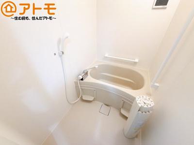 【浴室】 | 春日マンションB棟 | 浴室は落ち着いた色のパネルでゆったりと過ごせる空間です！