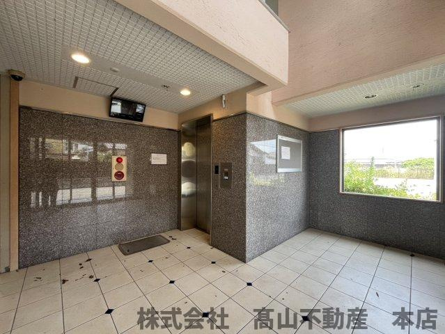 宗像市稲元１丁目の賃貸マンションのエントランス