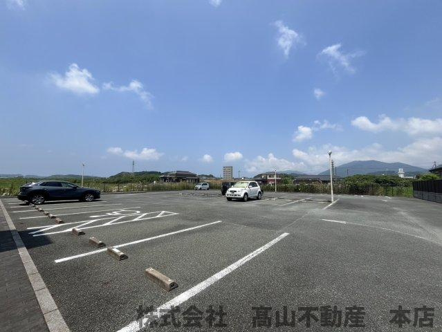 宗像市稲元１丁目の賃貸マンションの駐車場