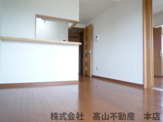 宗像市稲元１丁目の賃貸マンションの居間・リビング