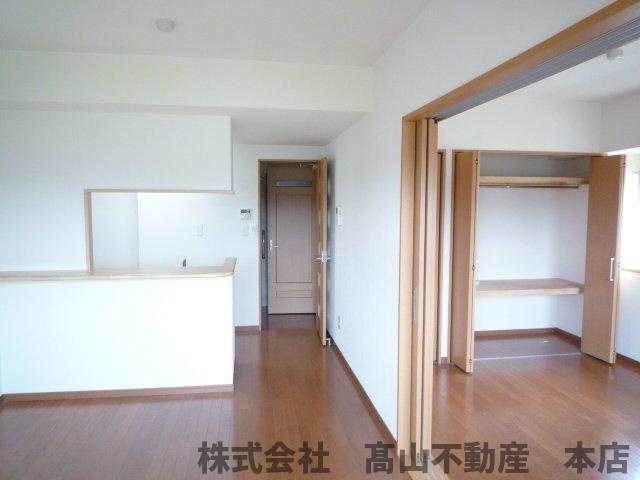 宗像市稲元１丁目の賃貸マンションの居間・リビング
