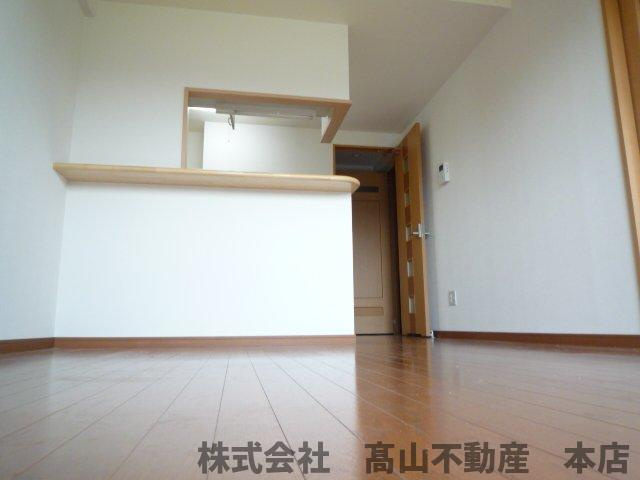 宗像市稲元１丁目の賃貸マンションの居間・リビング