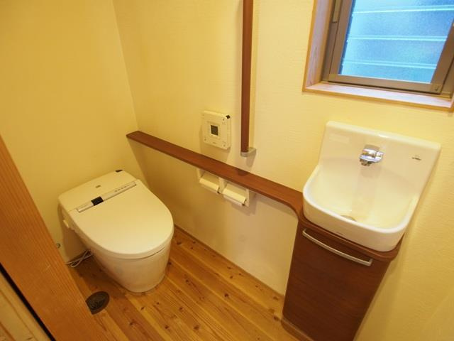 泉ガ丘戸建のトイレ