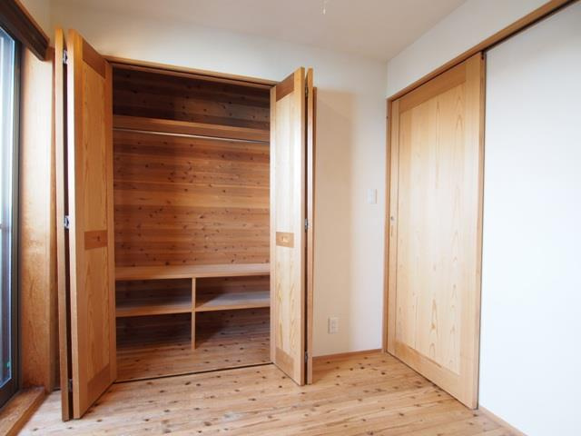 泉ガ丘戸建の収納